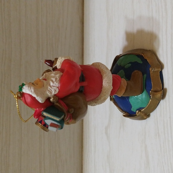 Vintage 1992 Coca Cola Santa Standing On The World Ornament - Picture 2 of 6